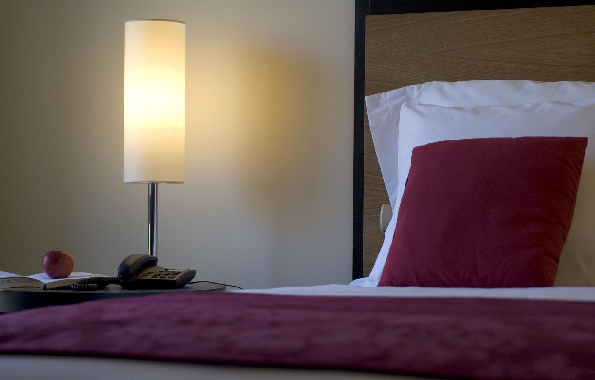 Pestana Casino Park Hotel&Casino Funchal  Esterno foto A lamp on a bedside table