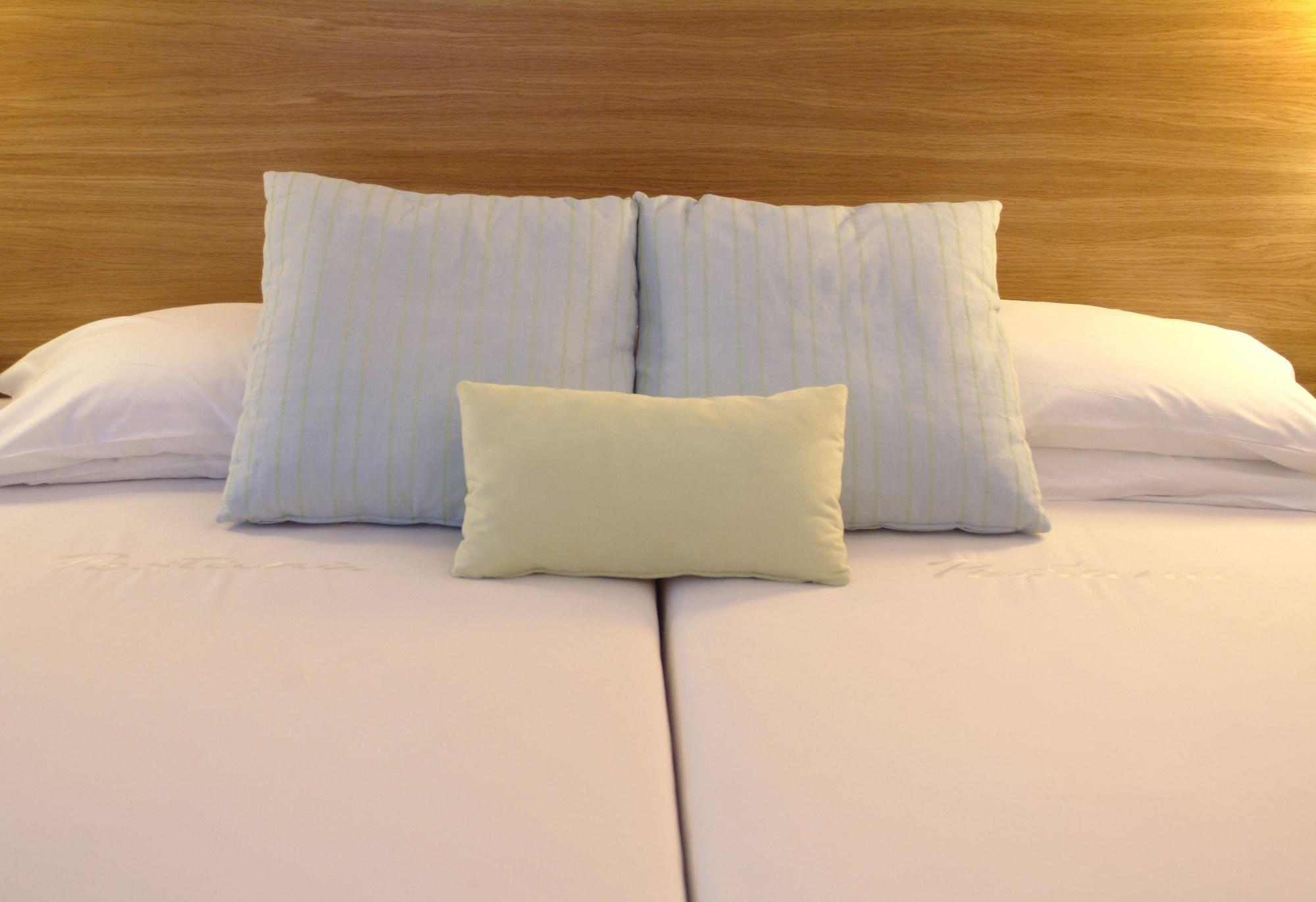 Pestana Casino Park Hotel&Casino Funchal  Esterno foto Pillows on a bed