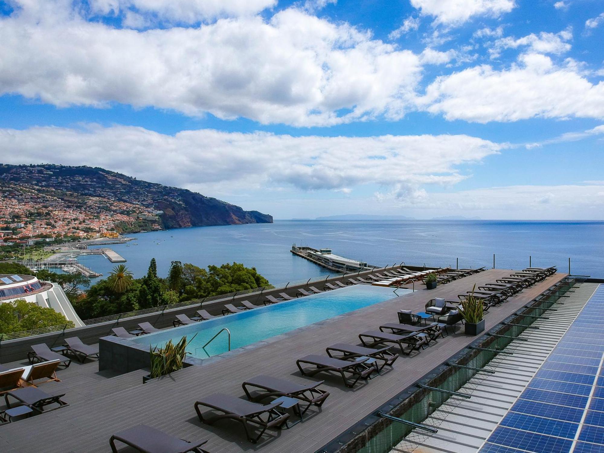 Pestana Casino Park Hotel&Casino Funchal  Esterno foto The pool at the hotel